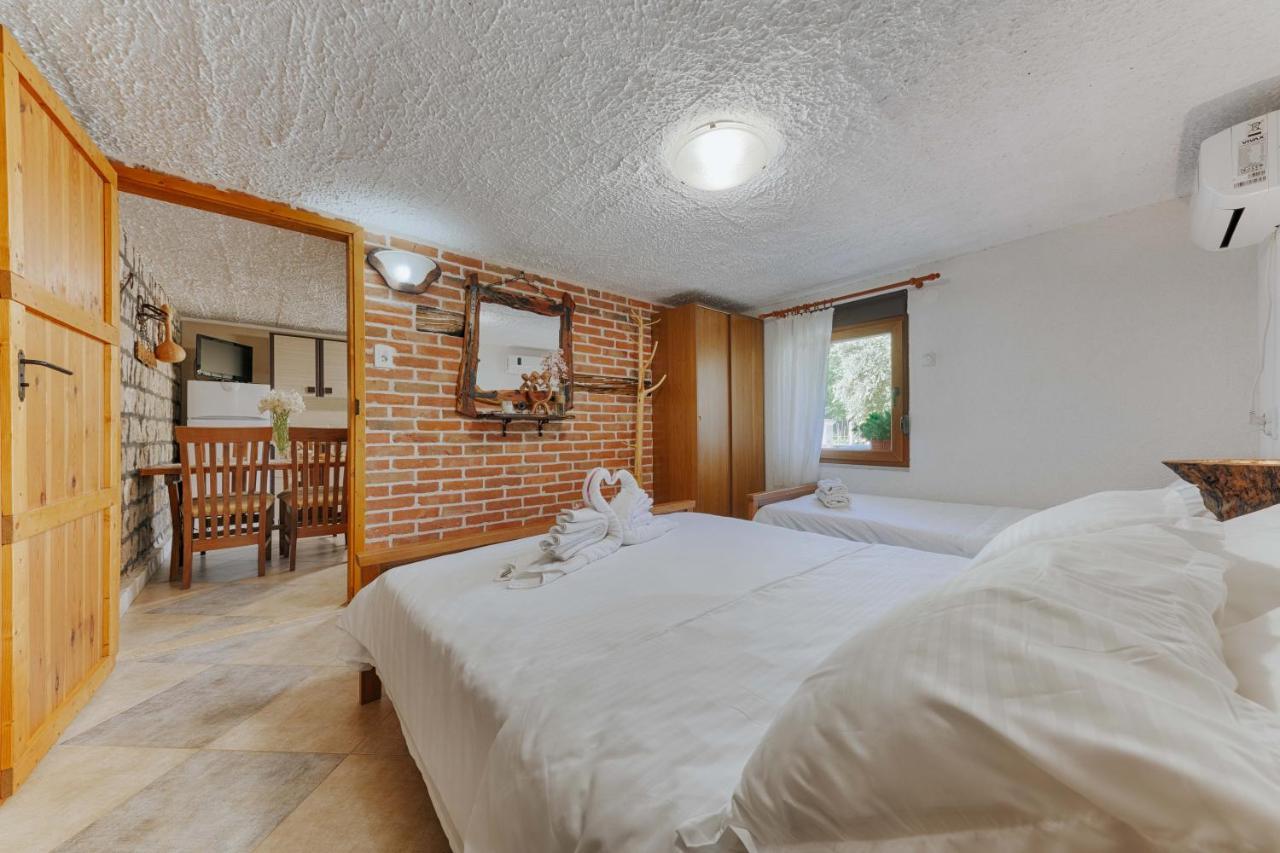 Markovic Village Apartments 울친 외부 사진