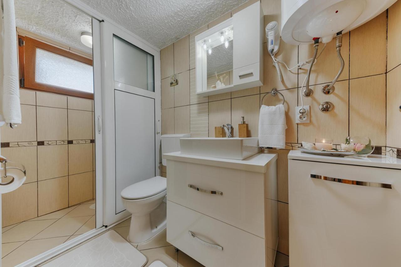 Markovic Village Apartments 울친 외부 사진