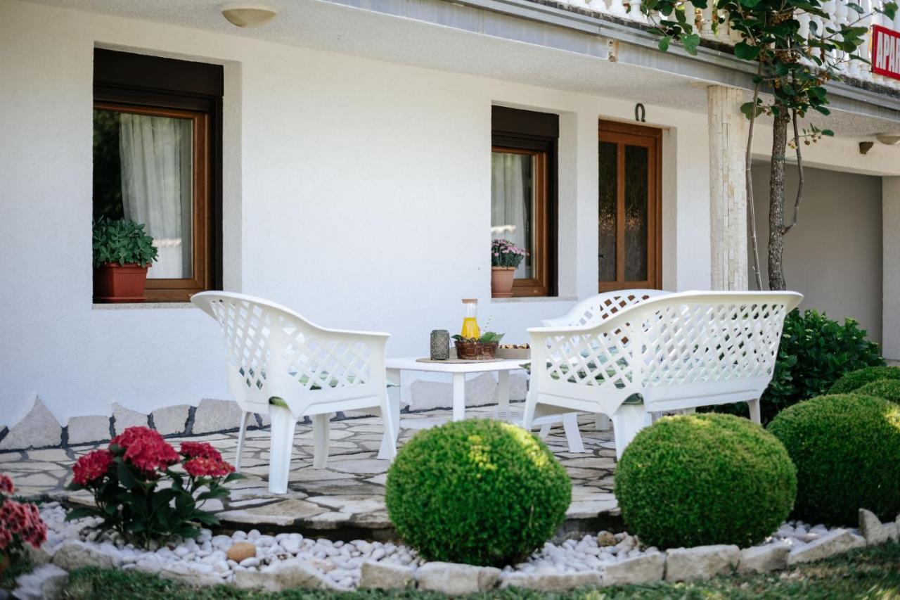 Markovic Village Apartments 울친 외부 사진
