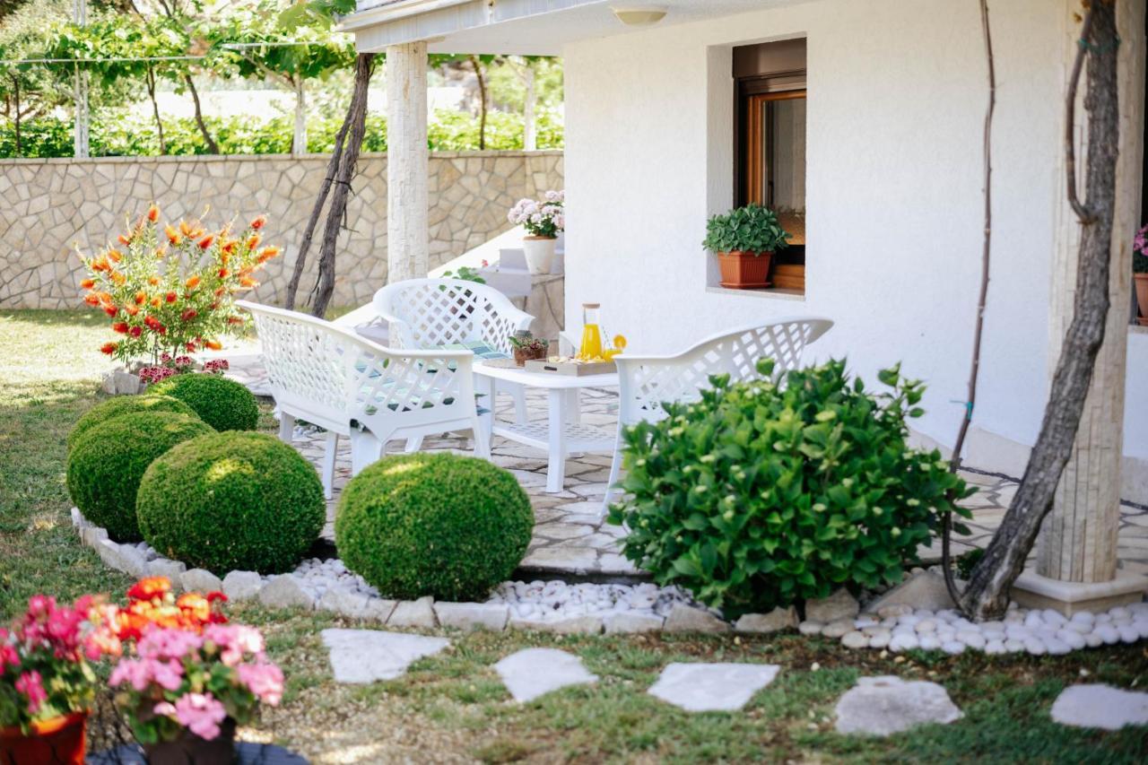 Markovic Village Apartments 울친 외부 사진